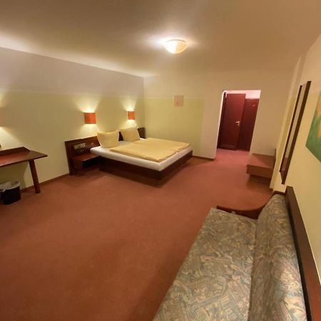 Hotel Goldener Loewe Цойленрода Экстерьер фото