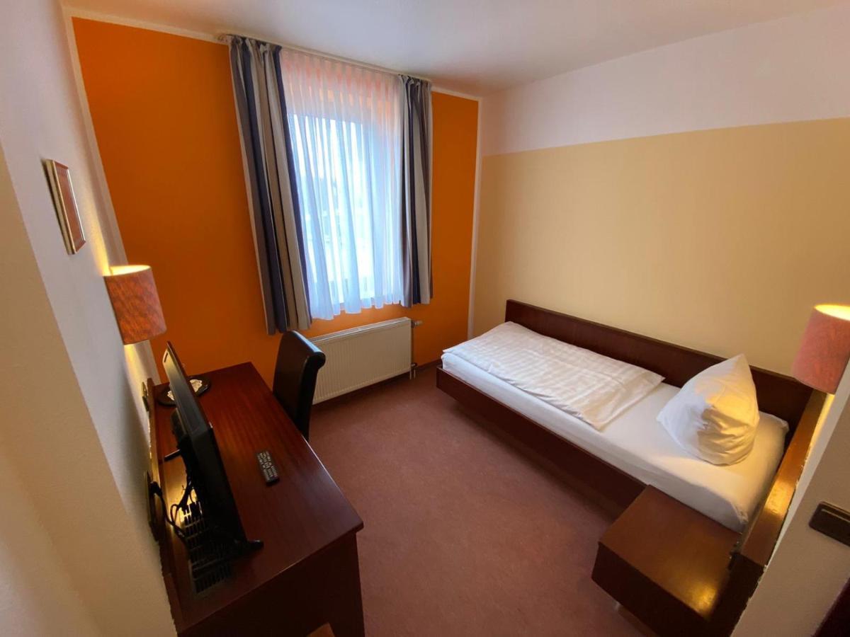 Hotel Goldener Loewe Цойленрода Экстерьер фото