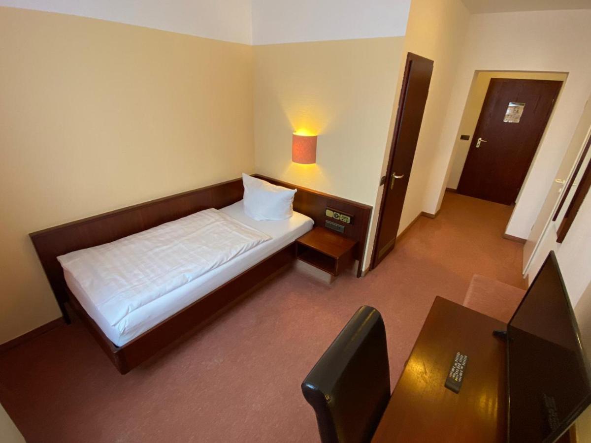 Hotel Goldener Loewe Цойленрода Экстерьер фото