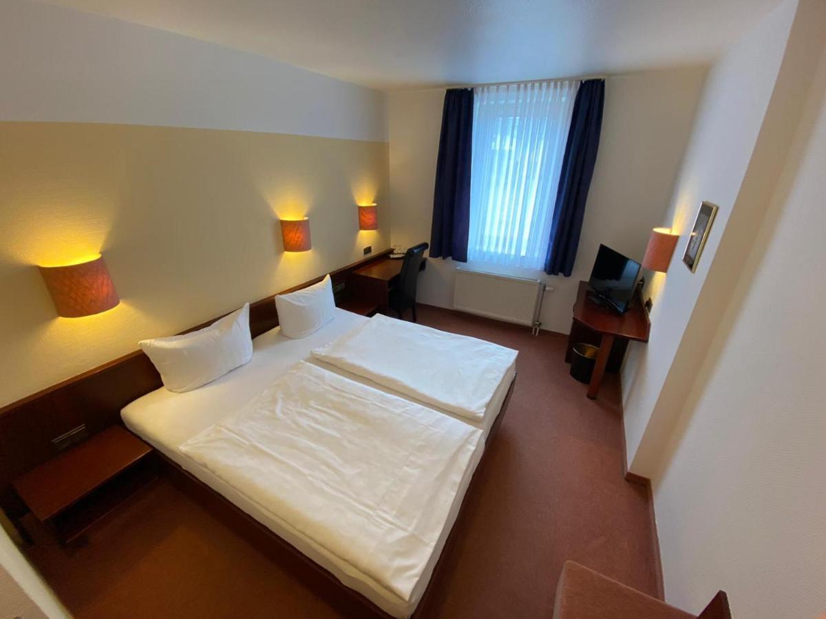 Hotel Goldener Loewe Цойленрода Экстерьер фото