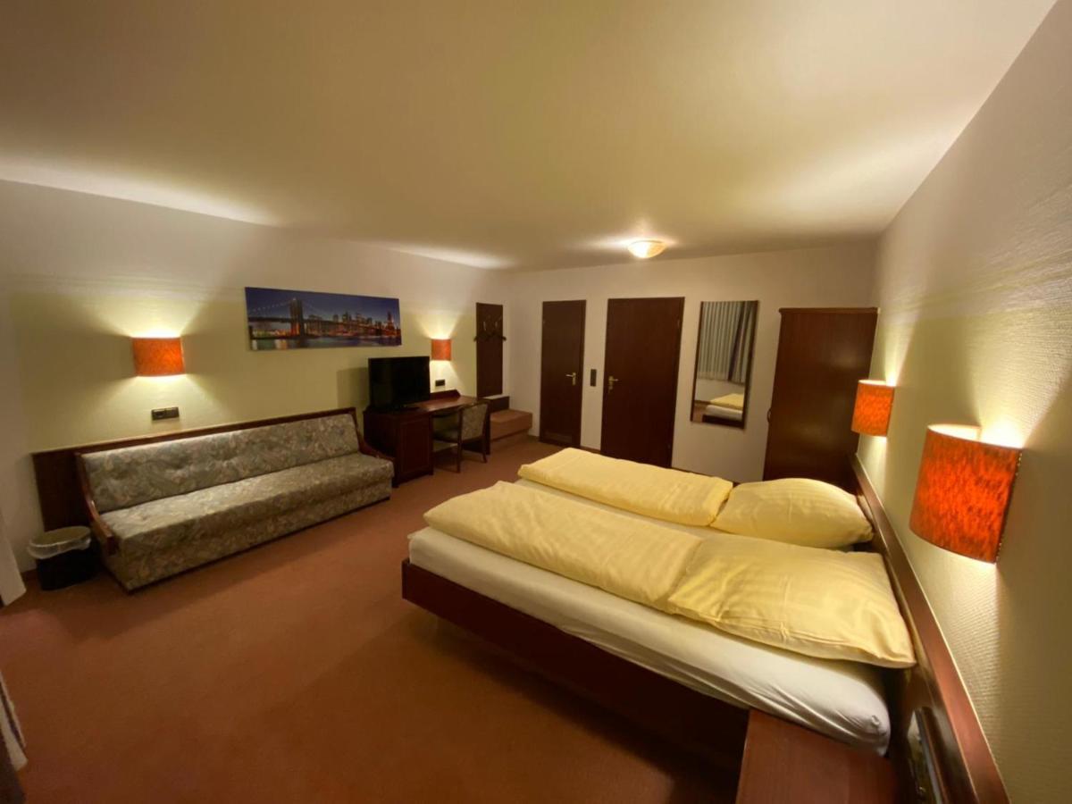 Hotel Goldener Loewe Цойленрода Экстерьер фото